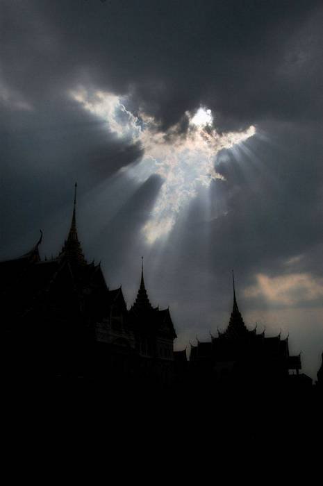 Angel-Shaped-cloud-from-Bangcock-Tailand.jpg