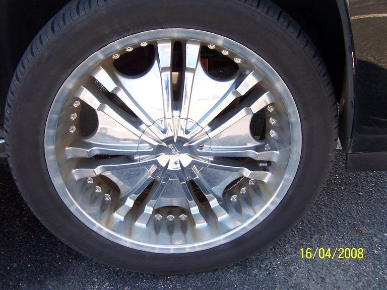 escalade wheel before.JPG