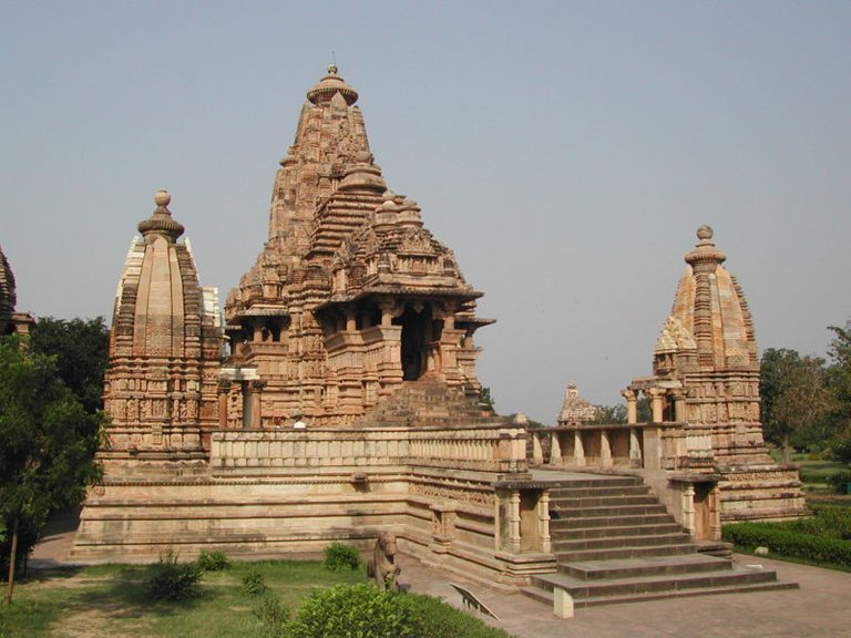 Khajuraho Temple Photos.jpg
