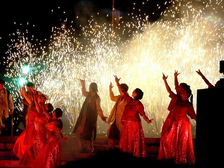 Bollywood_dance_show_in_Bristol.jpg