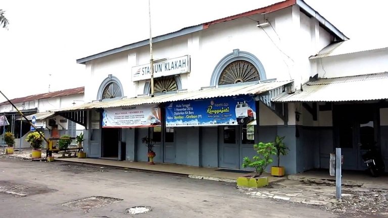 stasiun klakah.jpg