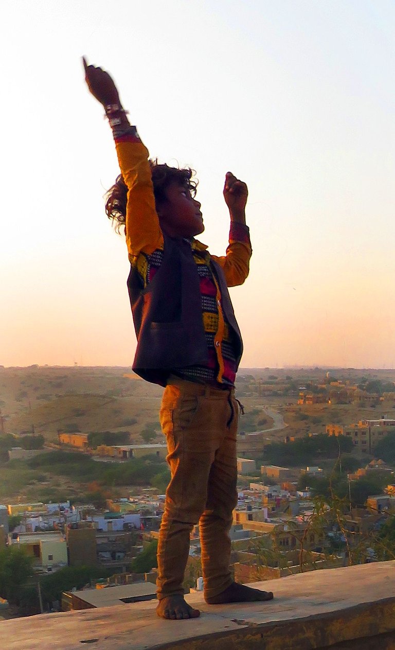 jaisalmer-kite-boy.jpg