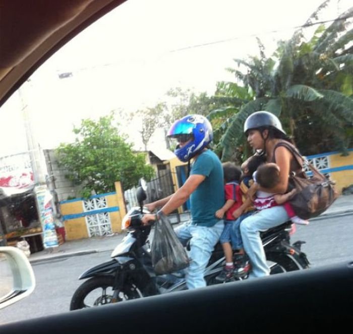 the_oddest_and_funniest_things_people_have_spotted_while_15.jpg