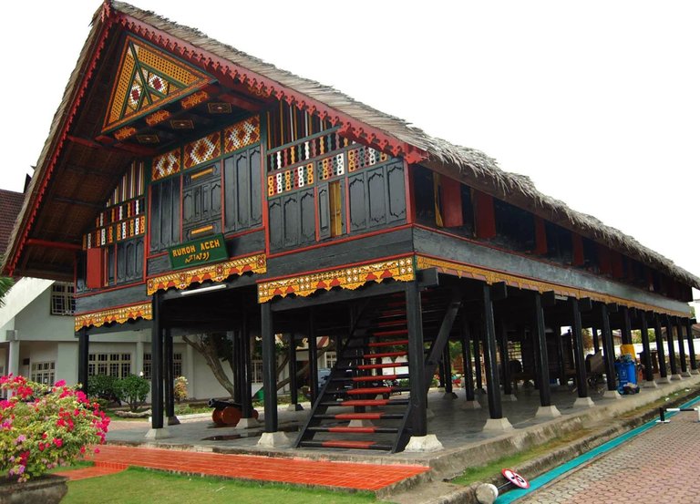 Rumoh Aceh.jpg