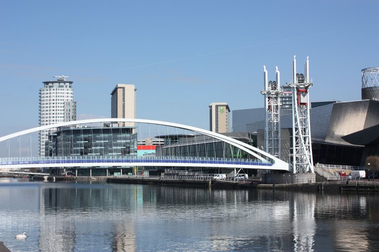 UK - Salford Quays - Lowry Centre and Bridge.jpg