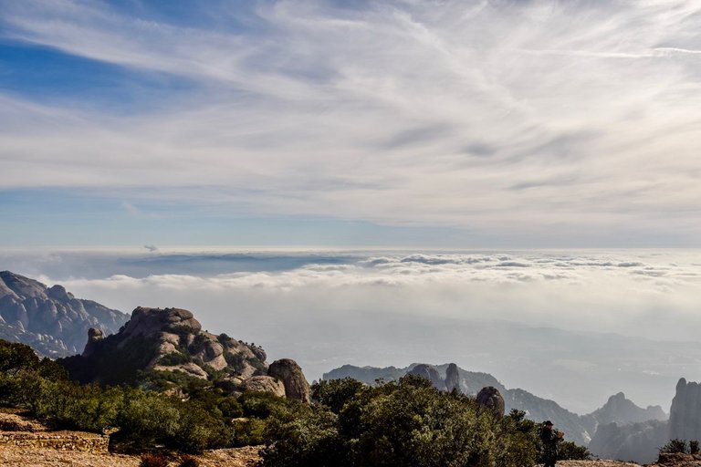 Montserrat (mountain).jpg