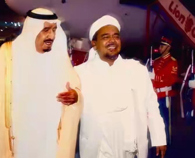 heboh-beredar-foto-raja-salman-berjalan-akrab-bareng-habib-rizieq-ternyata_m_114178.jpeg