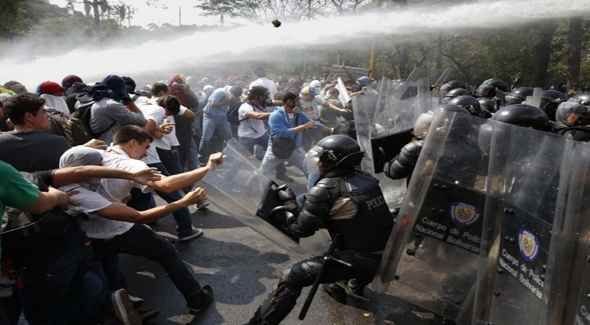 63589ucv-represion-6-647x431.jpg