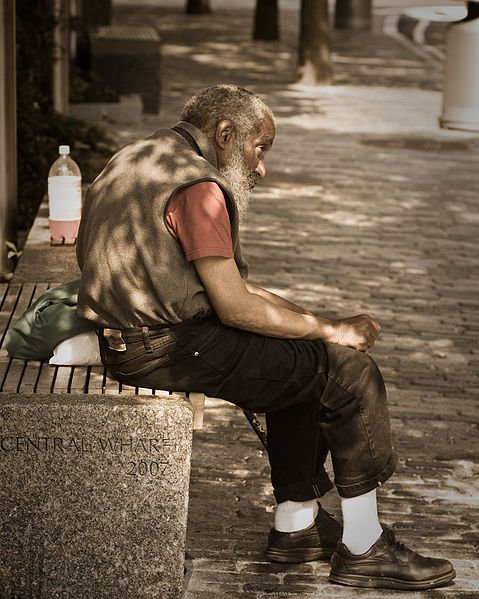 479px-Old_Homeless_man_in_Boston.jpg