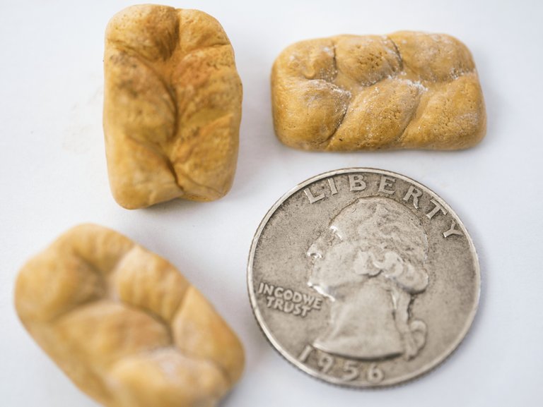 Three_Bread_Loaves_Quarter__PS__P1070072.jpg