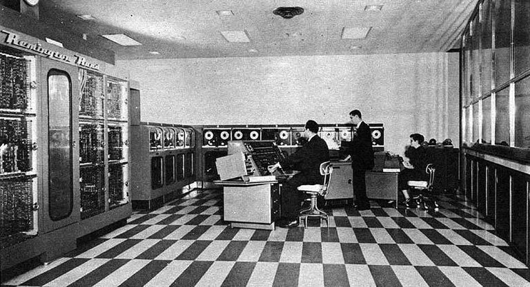 800px-UNIVAC-I-BRL61-0977.jpg