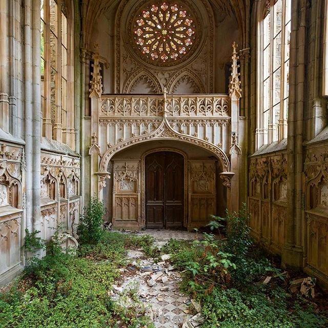 Abandoned-church-in-France.-Photo-by-El-Vagus.jpg