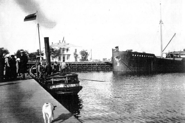 M_M_Port_1912.jpg