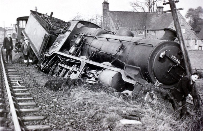 forest row derailment.JPG.opt826x537o0,0s826x537.JPG