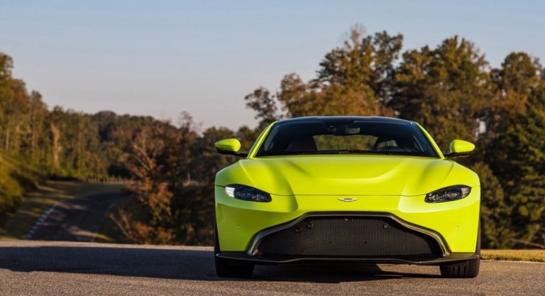 2019 Aston Martin Vantage5.jpg