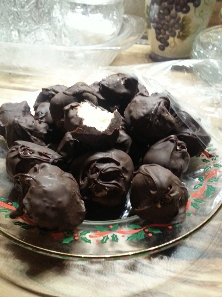 Coconut rum balls 2.jpg