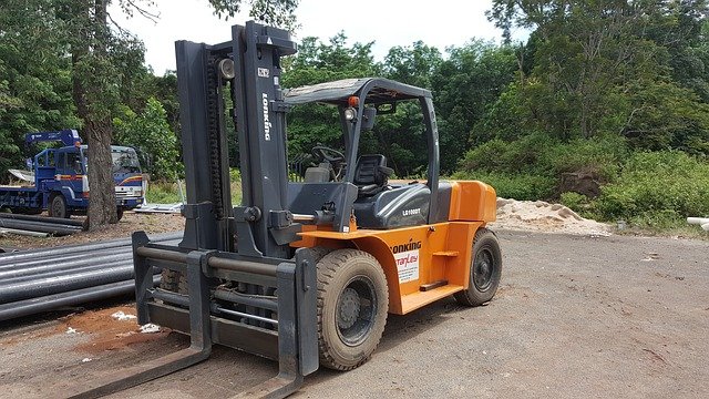 forklift-2660508_640.jpg