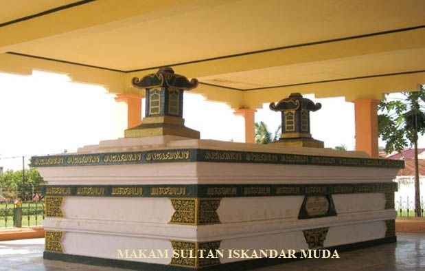 Peniggalan Kerajaan Aceh - Makam Sultan Iskandar Muda.jpg