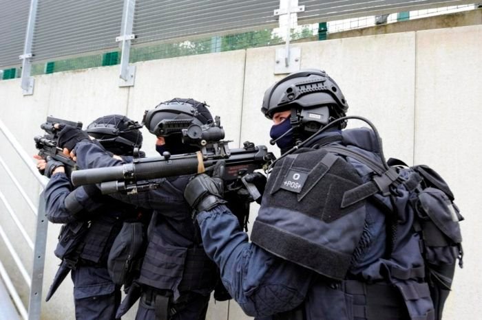 gign-anti-terror-1024x682-700x466.jpg