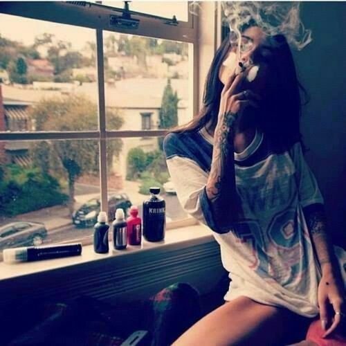 0ba0ec7e0affdc9018382507f527dc6d--stoner-girl-ara.jpg