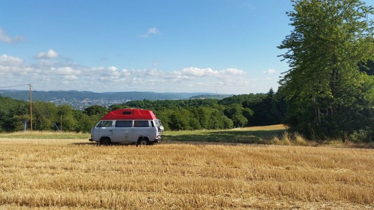 That's a picture of my van. It doesn't have a name, but has been with me for almost ten years! (VW T3, built in 1989)