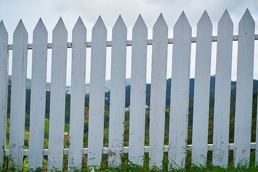 fence-3043955__340.jpg