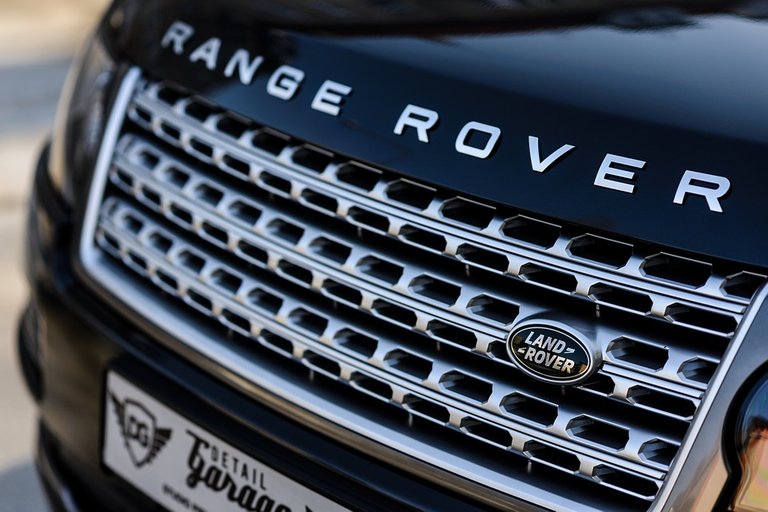 range-rover-2015694_960_720.jpg