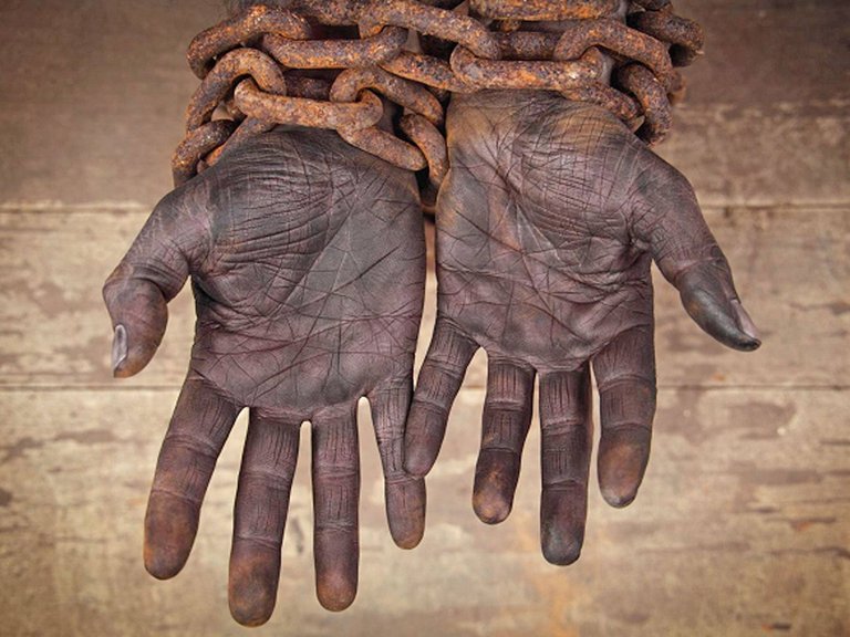 636054565323939246-309803378_slave-hands-in-chains1.jpg