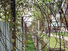 220px-Tuol_Sleng_Barbed_Wire.jpg