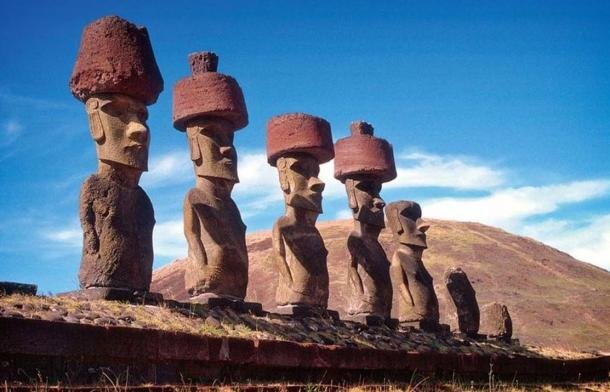 Moais-(stone-statues)-on-Ahu-Nau.jpg