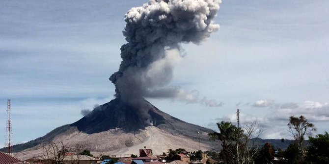 aktivitas-gunung-sinabung-terus-meningkat.jpg