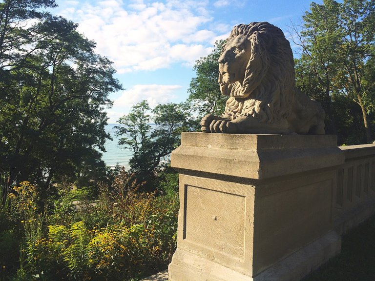 lake park lion milwaukee.JPG