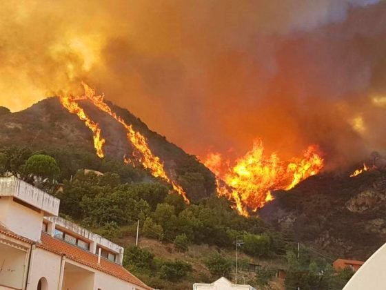 incendio-messina-7-560x420.jpg