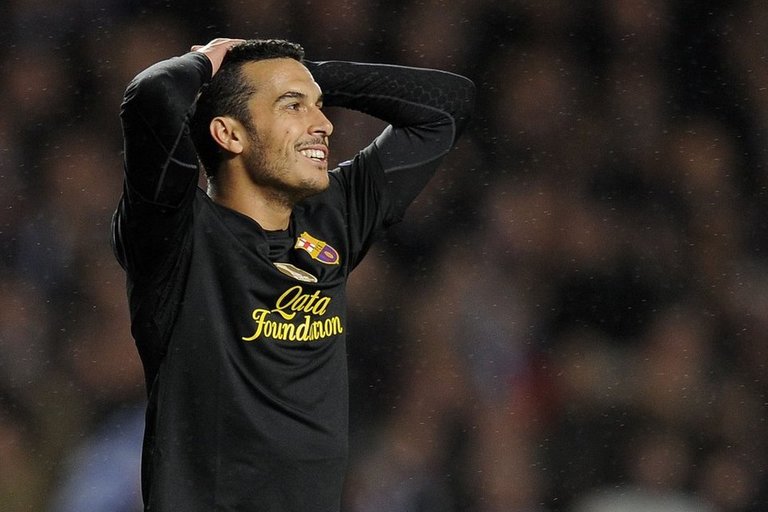 chelsea-1-0-barcelona-pedro-holds-head.jpg