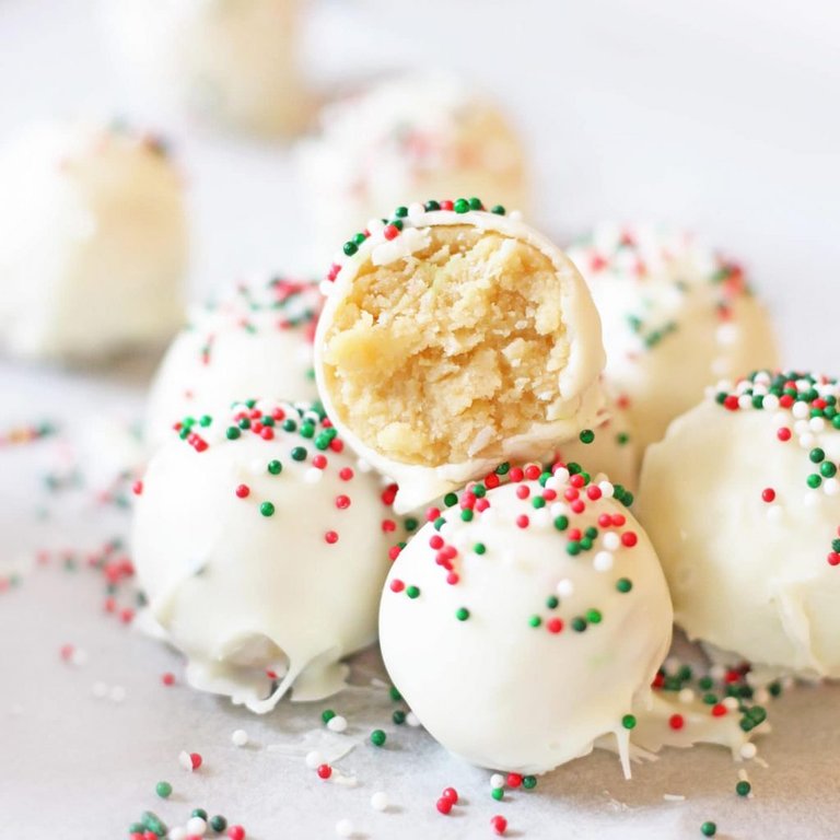 Christmas-Sugar-Cookie-Truffles-No-Bake-10.2016-e1504880376771.jpg