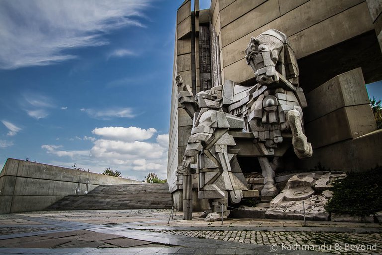 Monument-to-1300-Years-of-Bulgaria-Shumen-Bulgaria-11.jpg