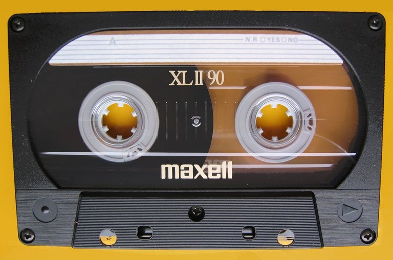 Compact_Cassette_Maxell_XL_II_90_IMG_8498.JPG