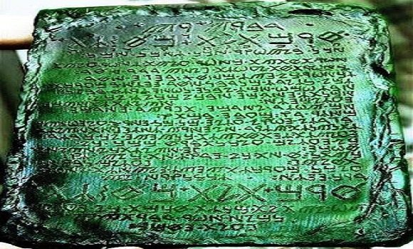 Emerald-Tablets-Of-Thoth-50000-Year-Old-Tablets-Reportedly-From-Atlantis[1].jpg