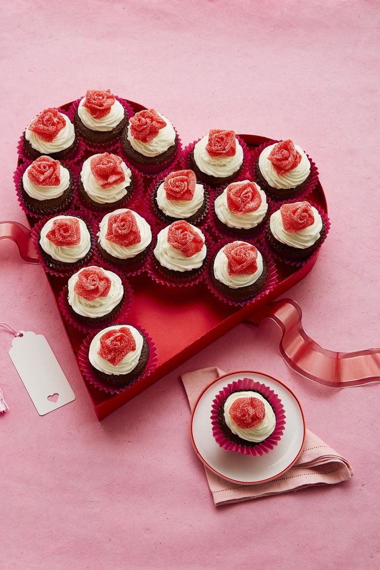 1515622241-mini-rosebud-cupcakes-wdy-0218.jpg