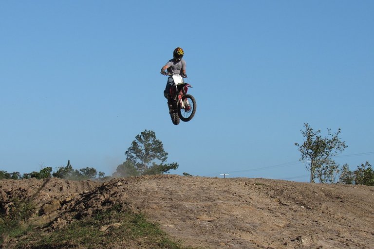 motocross-3178776_960_720.jpg