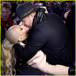 jenny-mccarthy-donnie-wahlberg-new-years-eve-moments.jpg