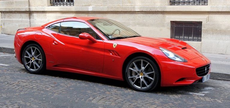 ferrari-california-554819_960_720.jpg