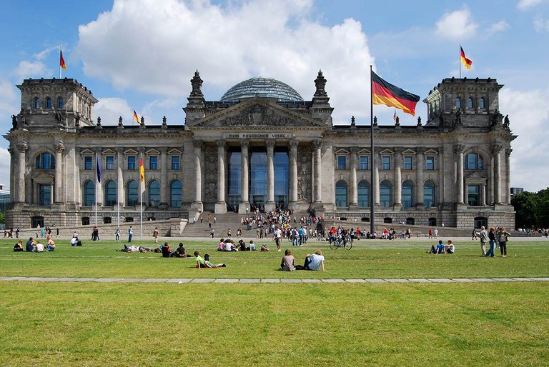 Reichstag-Parliament-Berlin.jpg