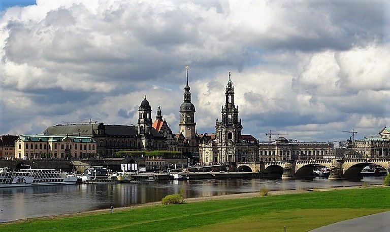 dresden-2246238_960_720.jpg