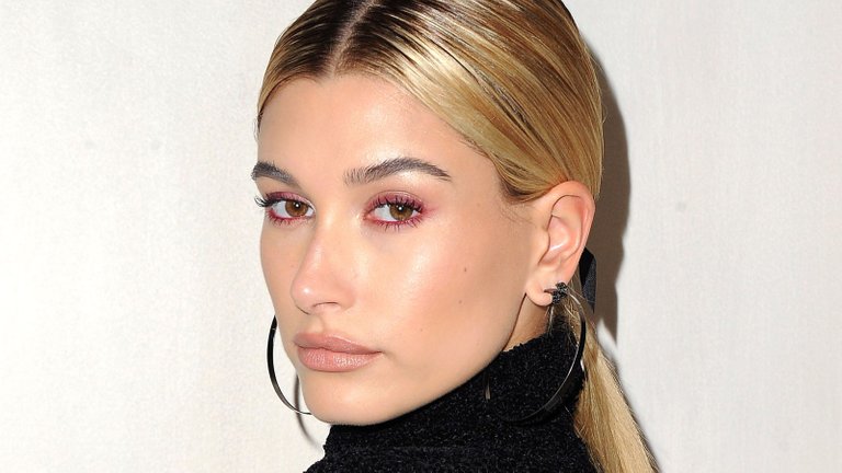 Hailey_Baldwin_3.jpg