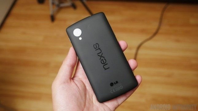 android-authority-Google-Nexus-5-black-vs-white-aa-4-645x3623.jpg