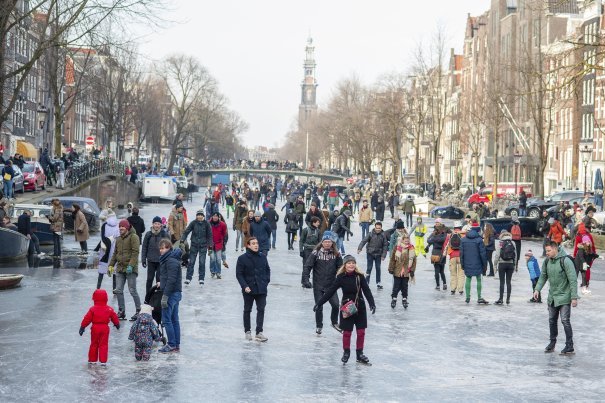 canals-freeze-amsterdam-1.jpg