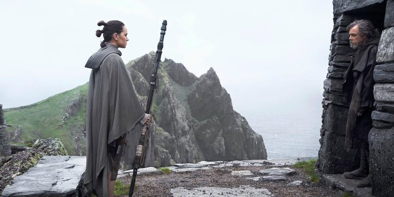 Star-Wars-Last-Jedi-Rey-Luke.jpg