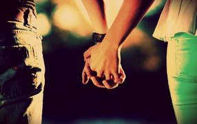 Love_Lovers_held_hands_093491_32.jpg