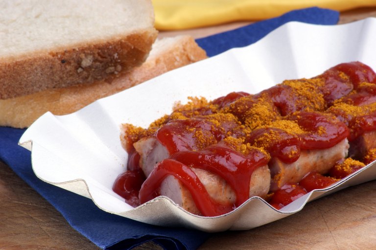 10-Of-The-Best-Street-Foods-Across-The-World-5.-Germany-Currywurst1.jpg